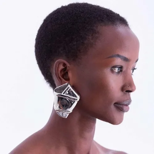 Aretes de Moda 2024: ¿Por Qué Estos Diseños Son Los Más Buscados? 113 Brandon Maxwell Spring Summer 2024