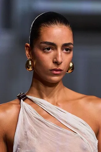Aretes de Moda 2024: ¿Por Qué Estos Diseños Son Los Más Buscados? 119 COPERNI Primavera 2024 Aretes