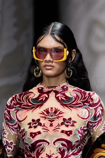 Aretes de Moda 2024: ¿Por Qué Estos Diseños Son Los Más Buscados? 127 Etro 2024 aretes