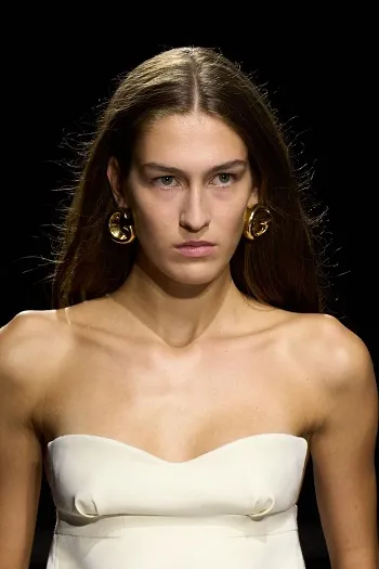 Aretes de Moda 2024: ¿Por Qué Estos Diseños Son Los Más Buscados? 121 Gucci 2024 aretes