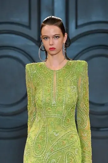 Aretes de Moda 2024: ¿Por Qué Estos Diseños Son Los Más Buscados? 111 Naeem Khan 2024 aretes